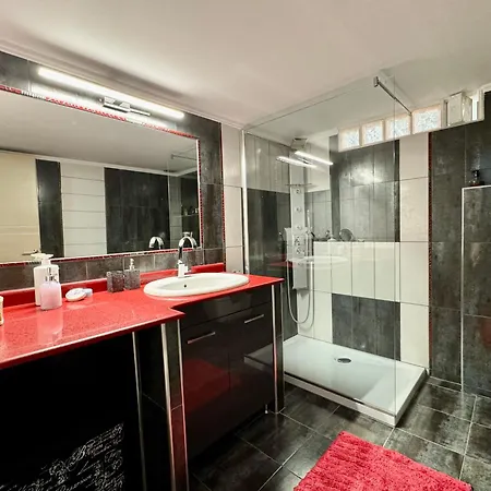 Luxury In The Center Apartment